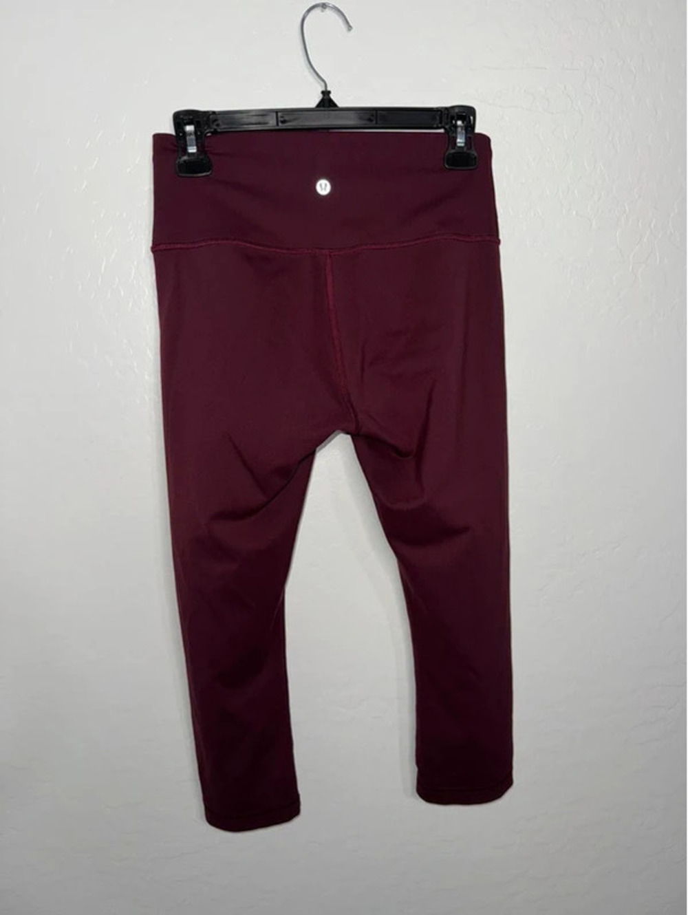 Lululemon size 8 Burgundy 3/4 basic leggings no pockets yoga leggings